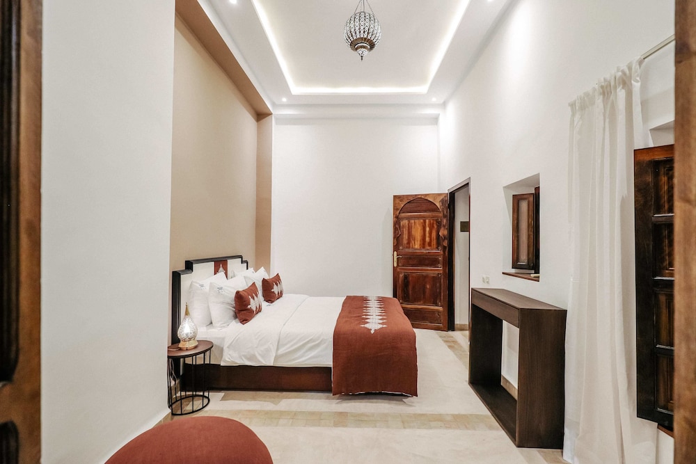 riad nayanour