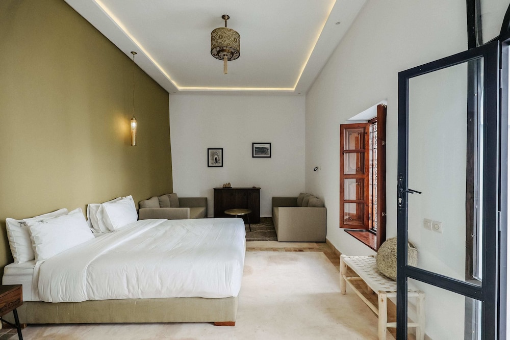 riad nayanour