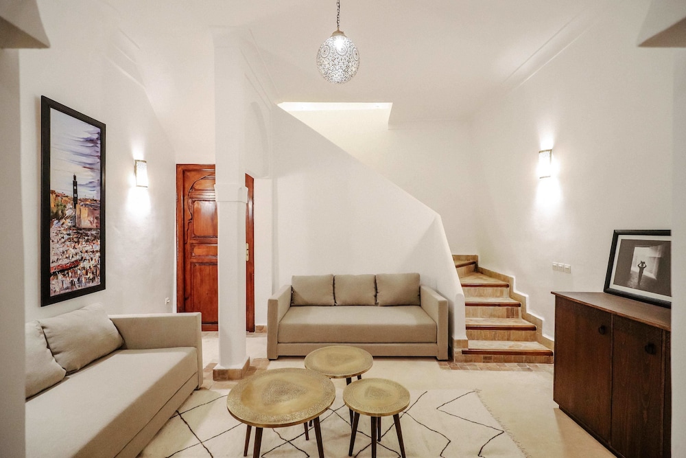 riad nayanour
