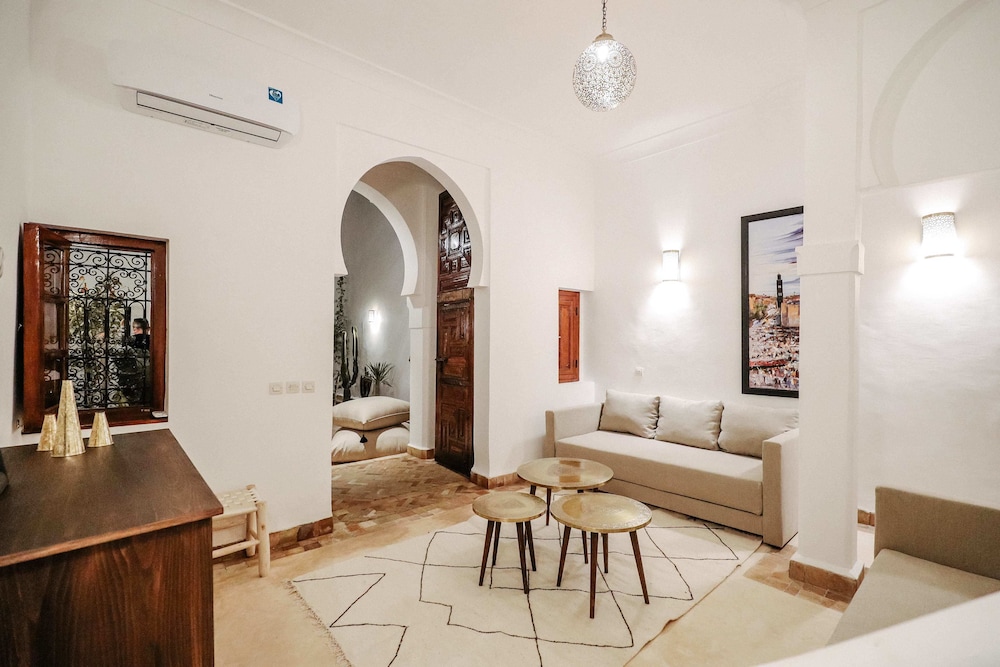 riad nayanour