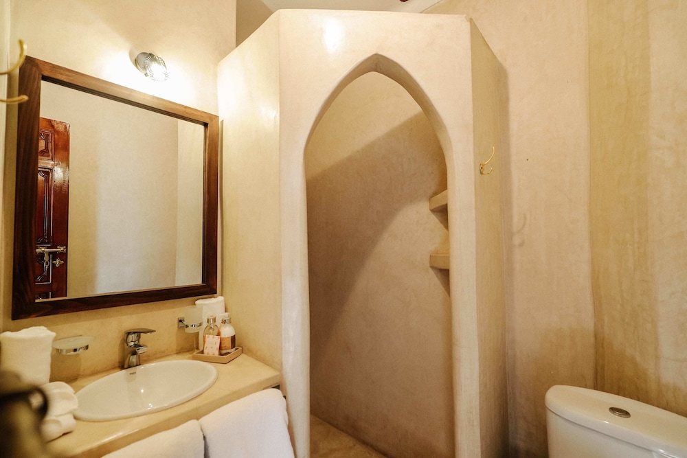 riad nayanour