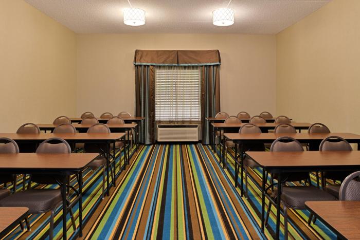 holiday inn express and suites st marys by ihg