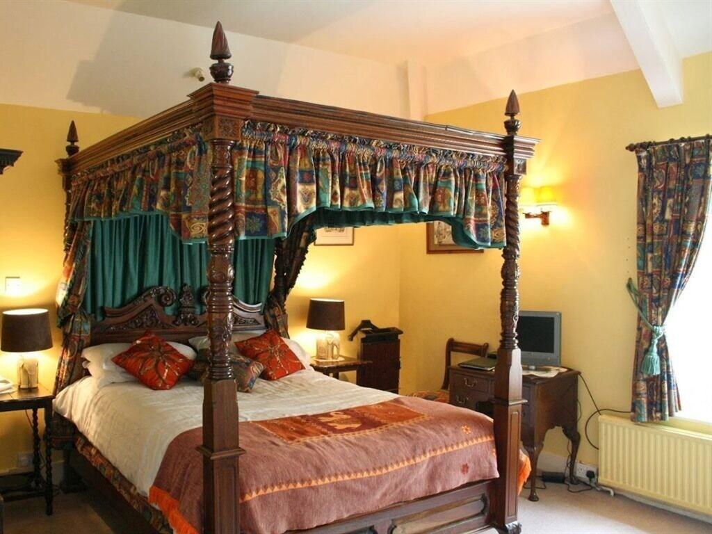 inn for all seasons