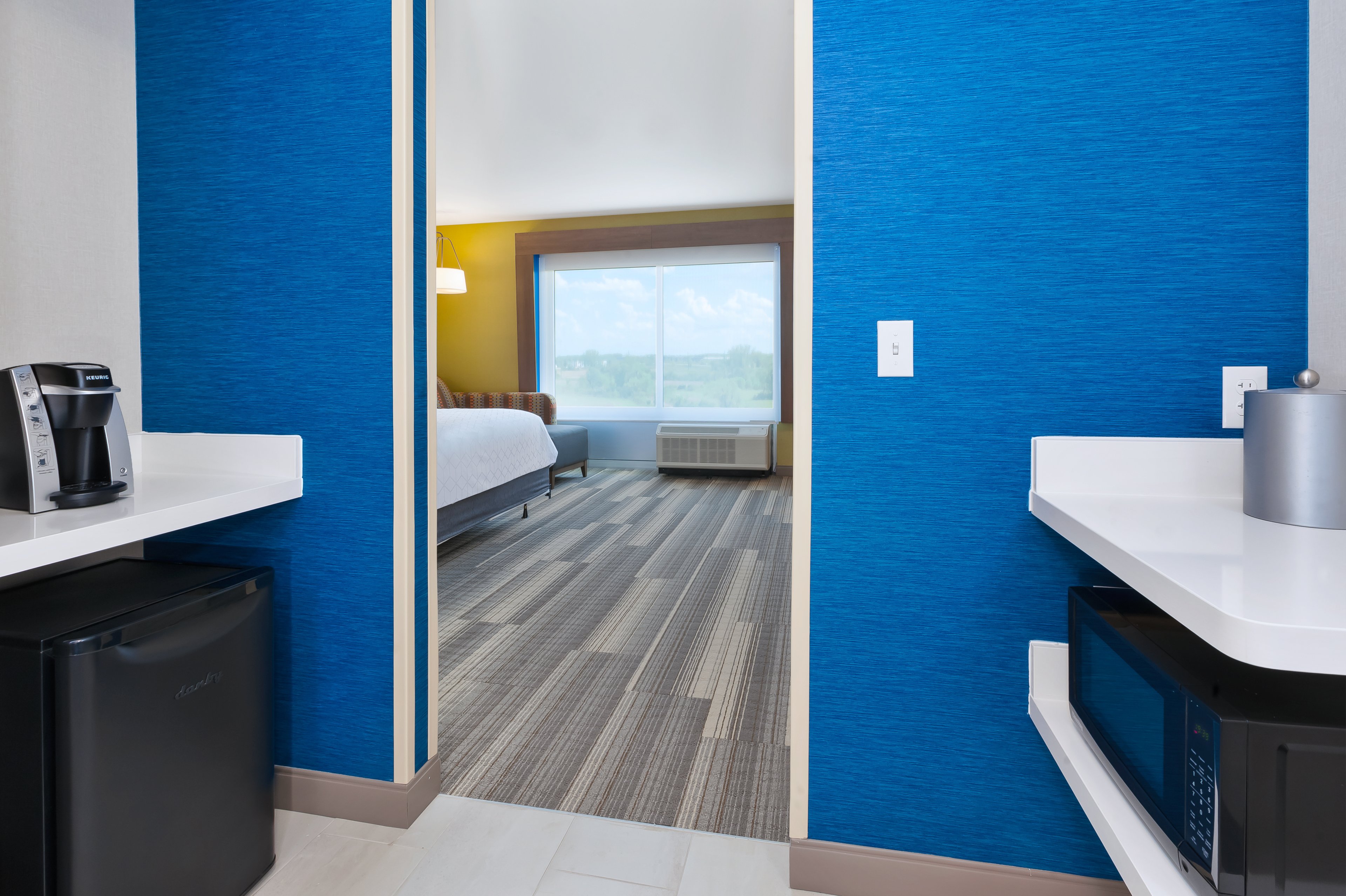 hol inn exp grand rapids airport south