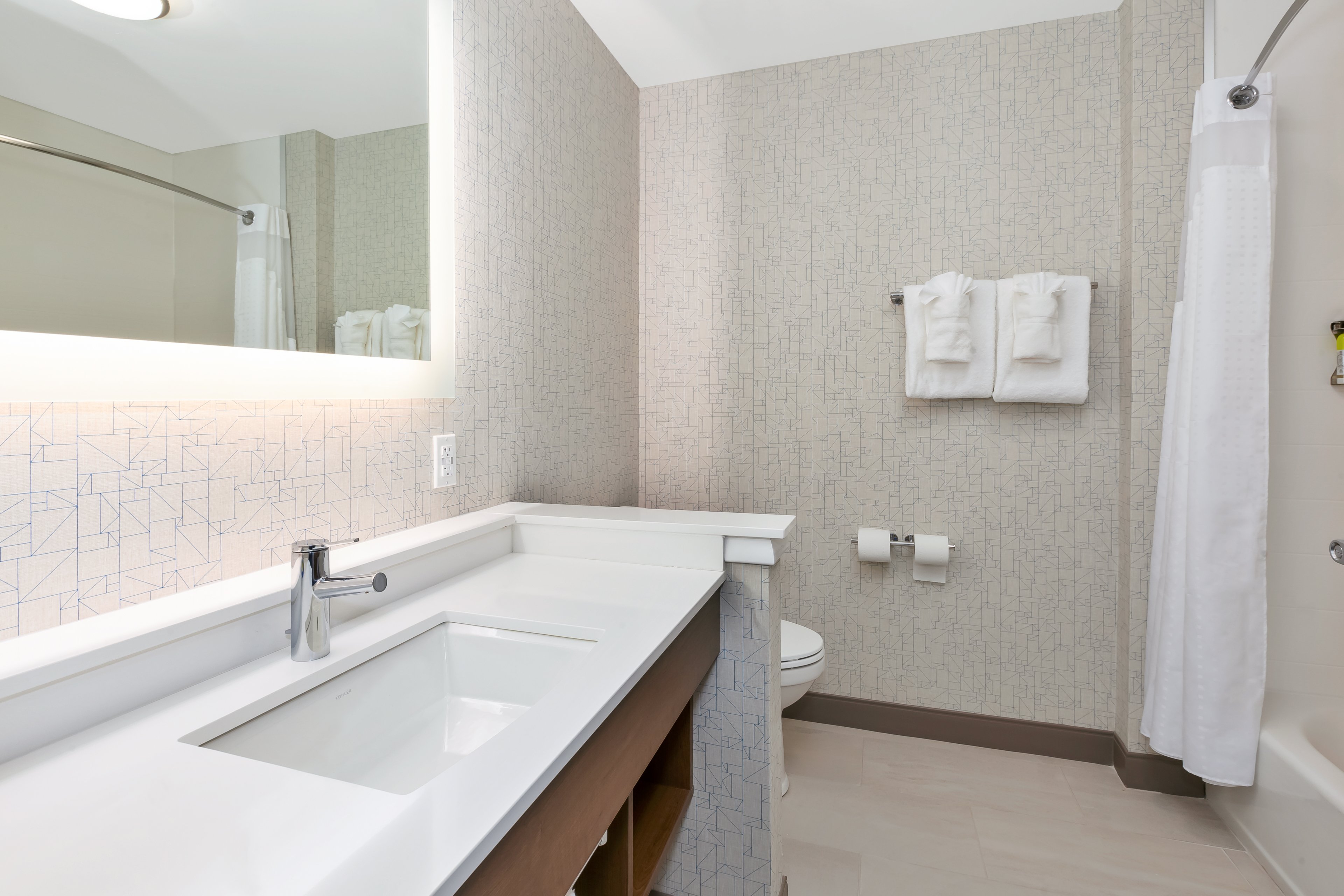 hol inn exp grand rapids airport south