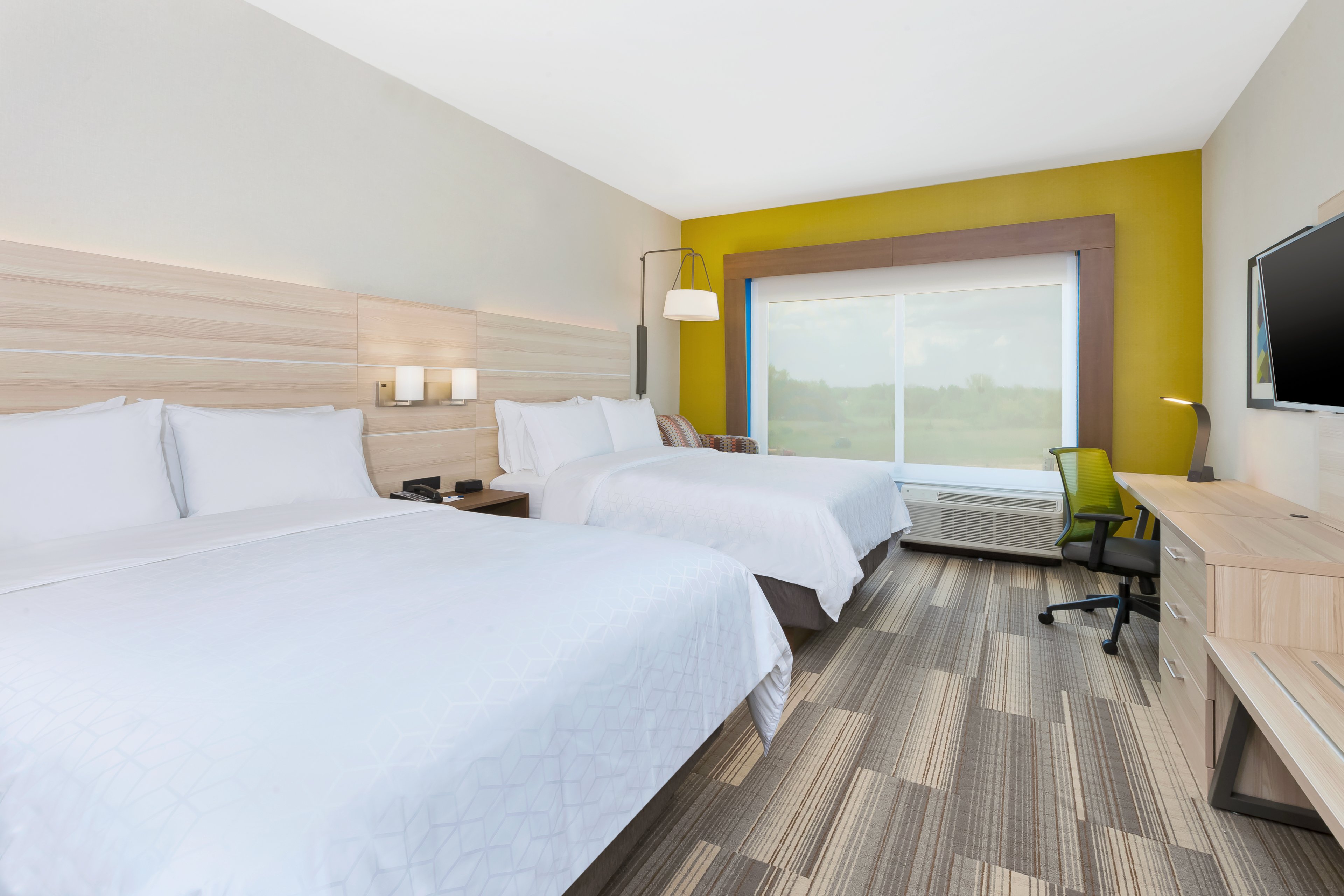 hol inn exp grand rapids airport south