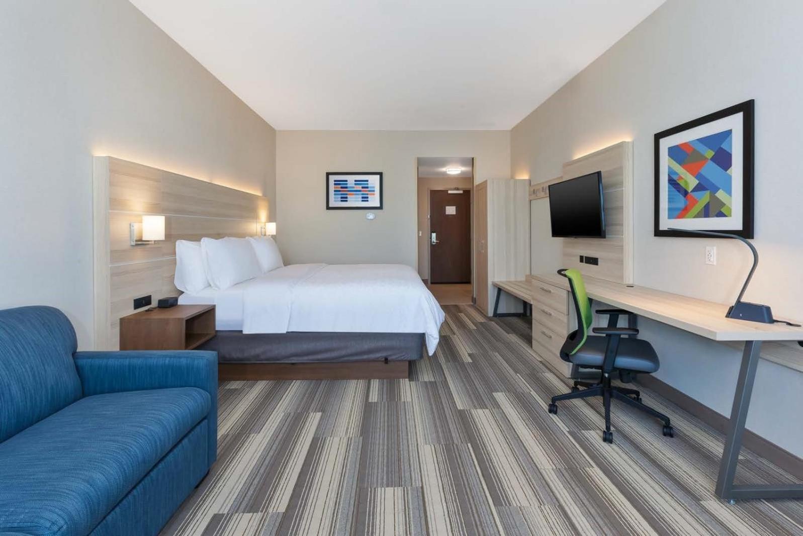 hol inn exp grand rapids airport south