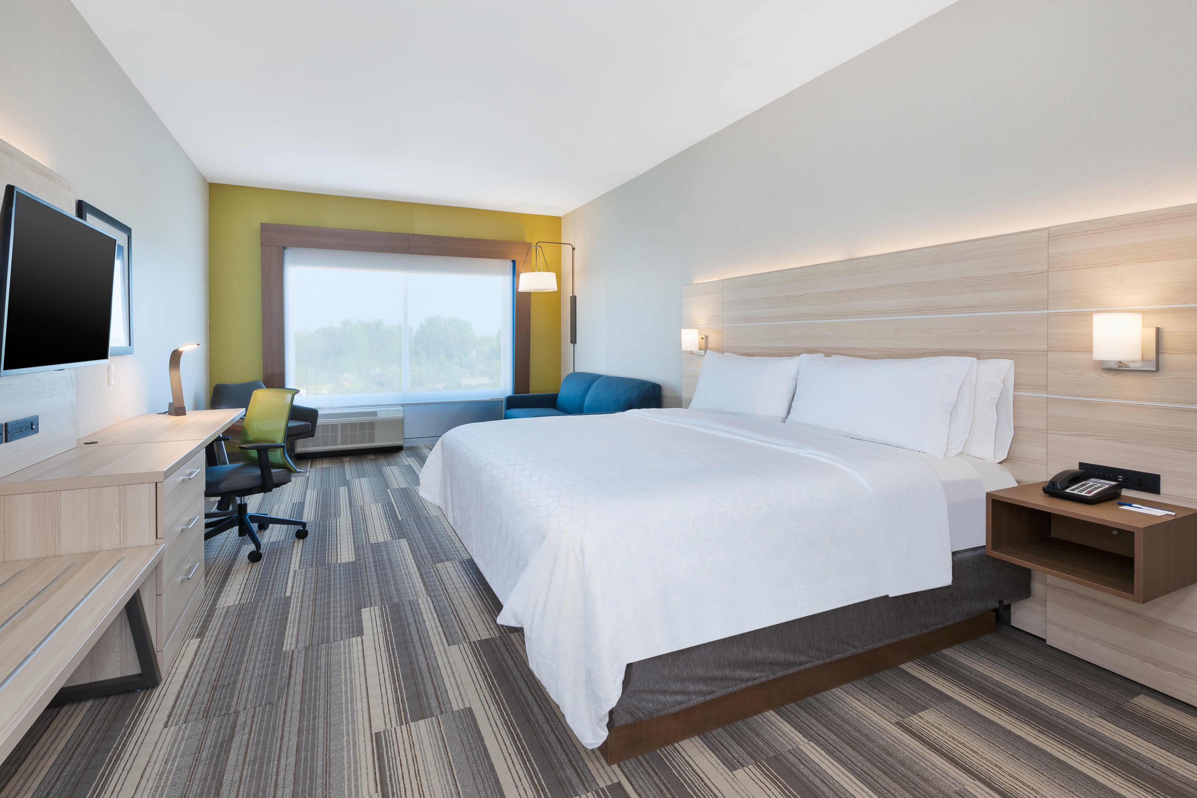 hol inn exp grand rapids airport south