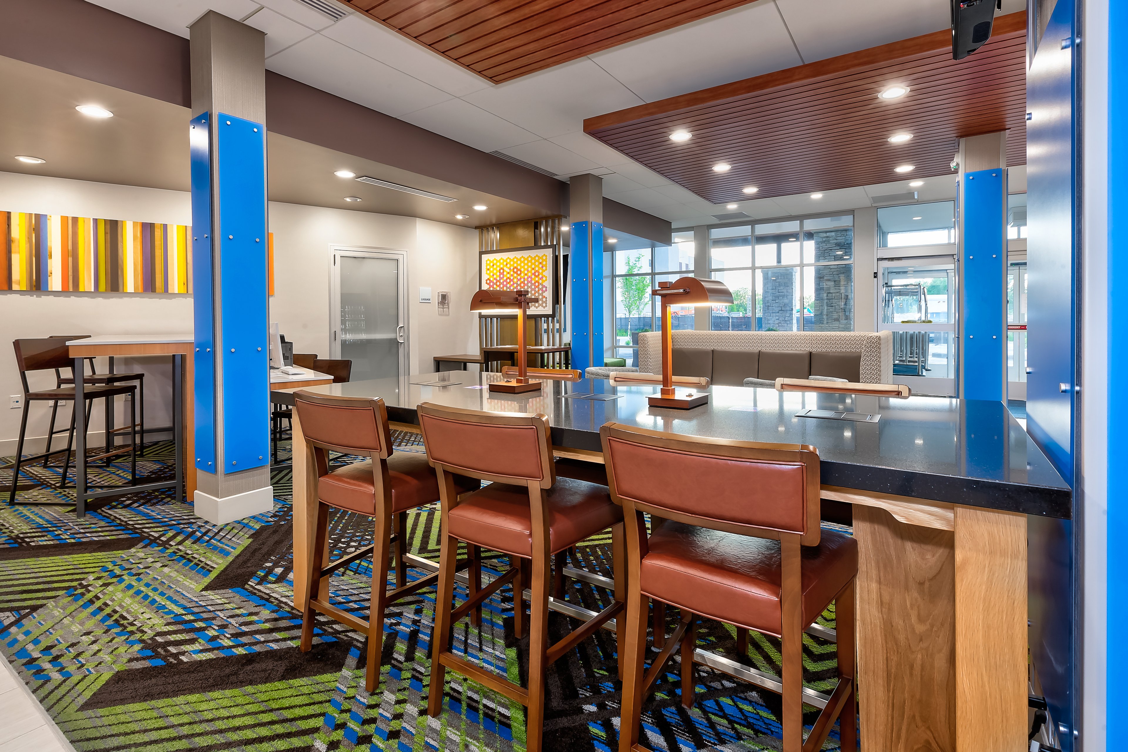 hol inn exp grand rapids airport south