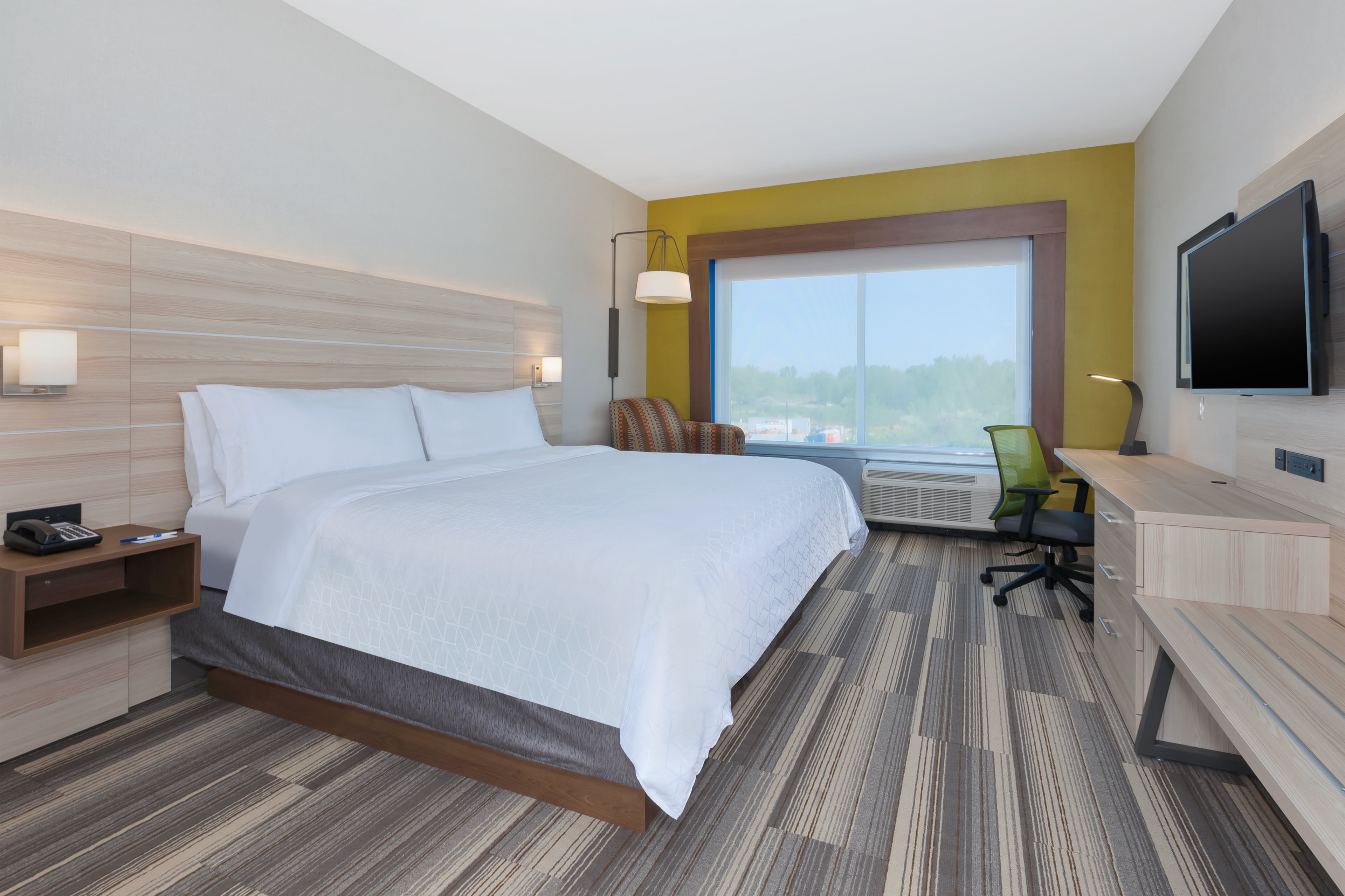 hol inn exp grand rapids airport south