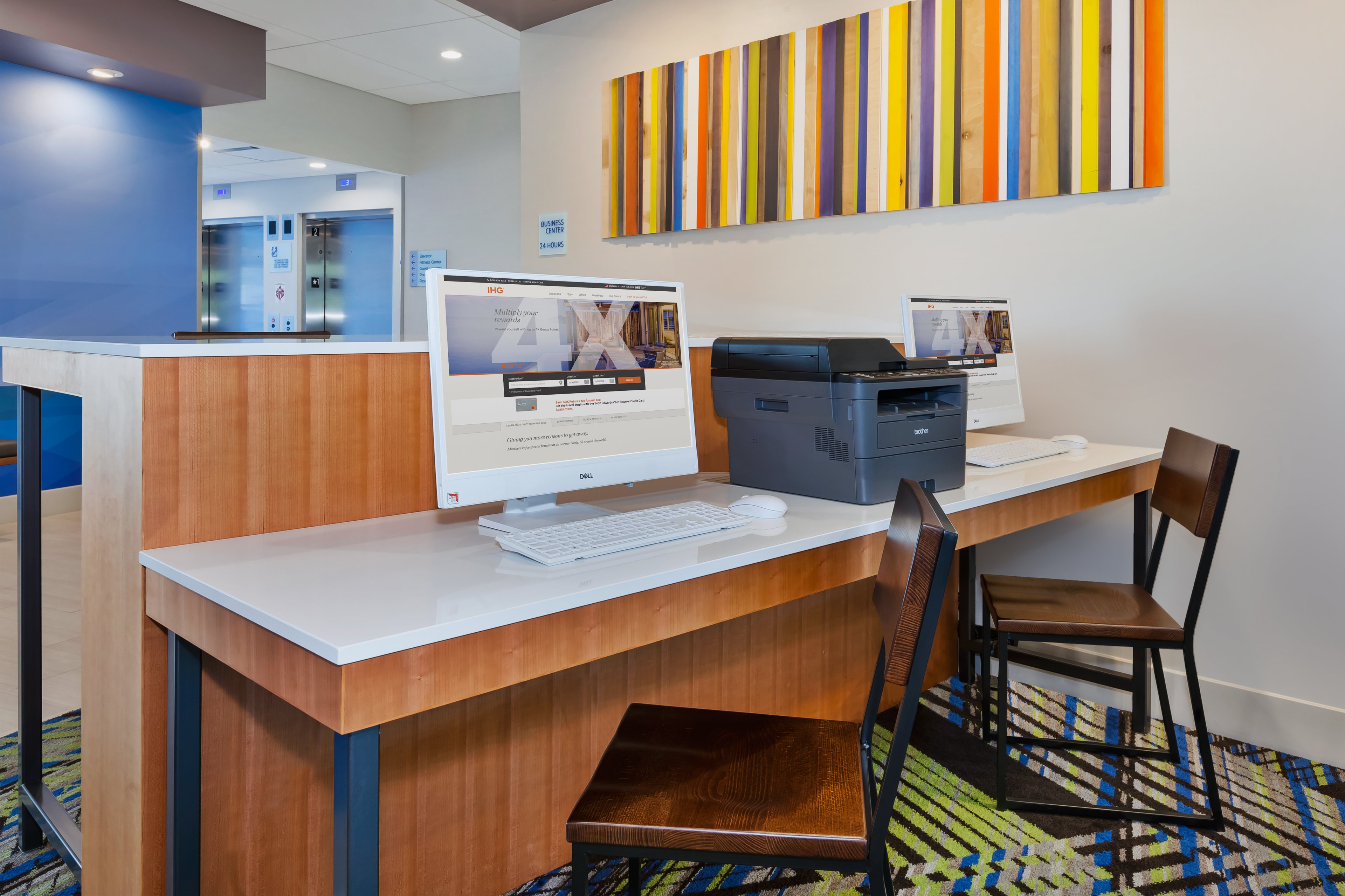 hol inn exp grand rapids airport south