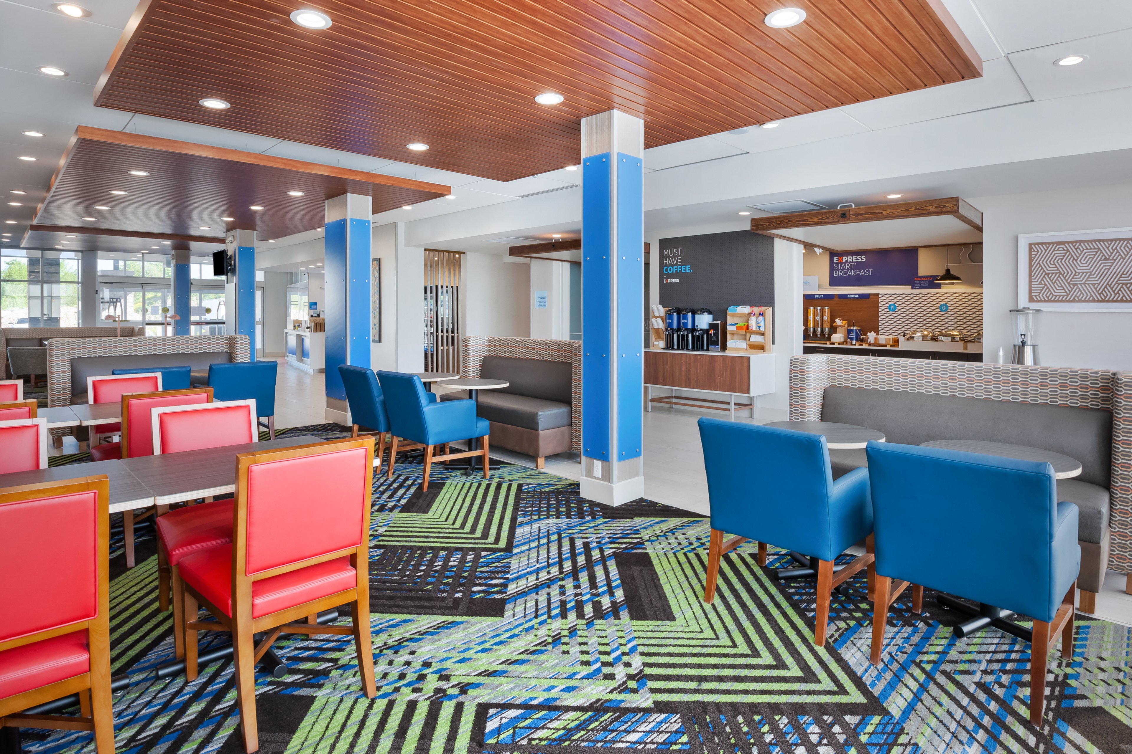 hol inn exp grand rapids airport south