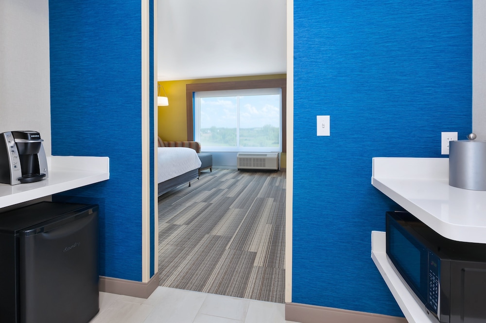 hol inn exp grand rapids airport south