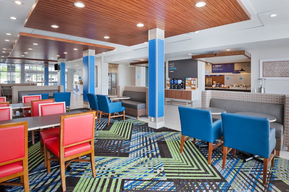 hol inn exp grand rapids airport south