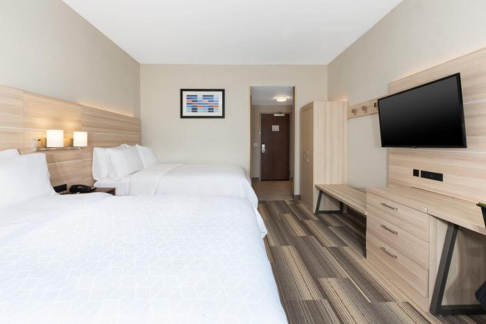 hol inn exp grand rapids airport south