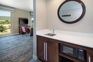 hampton inn and suites gilroy