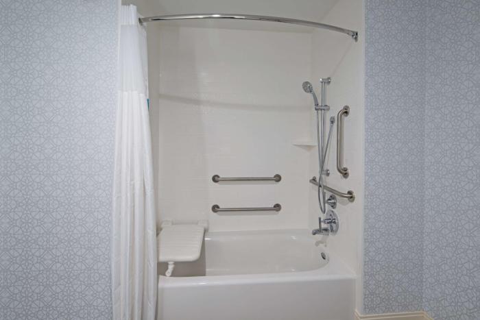 hampton inn and suites gilroy