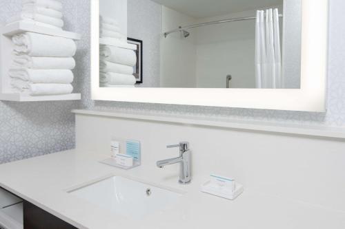 hampton inn and suites gilroy