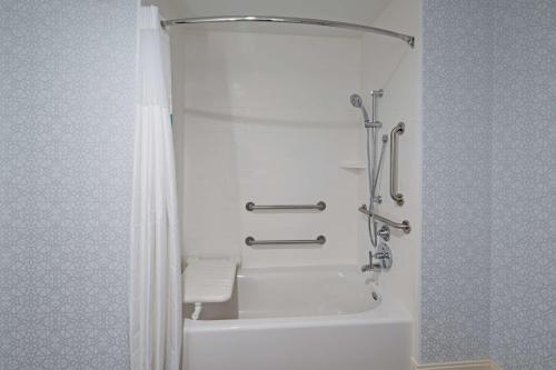 hampton inn and suites gilroy