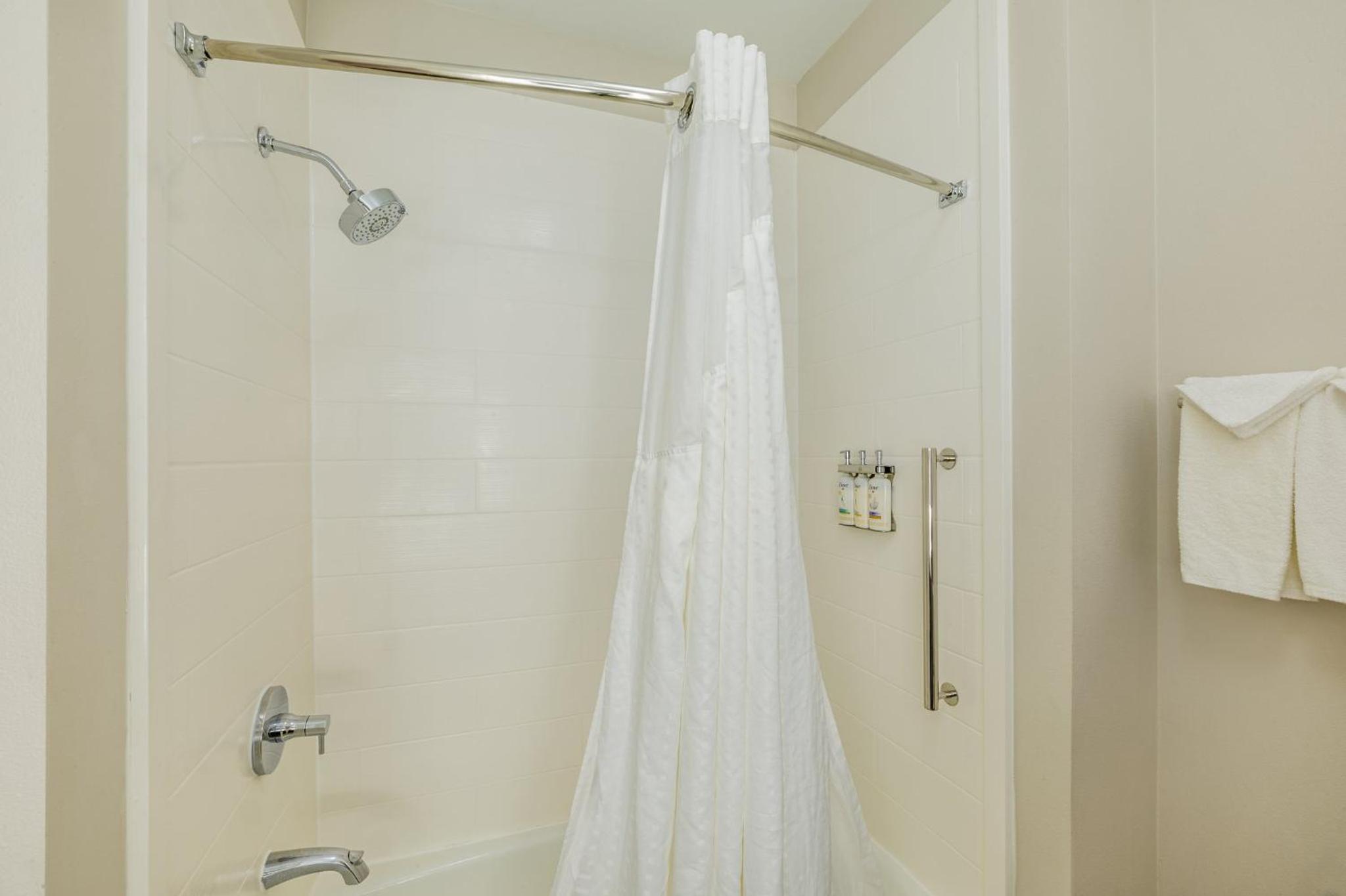 holiday inn express and suites lindale an ihg hotel