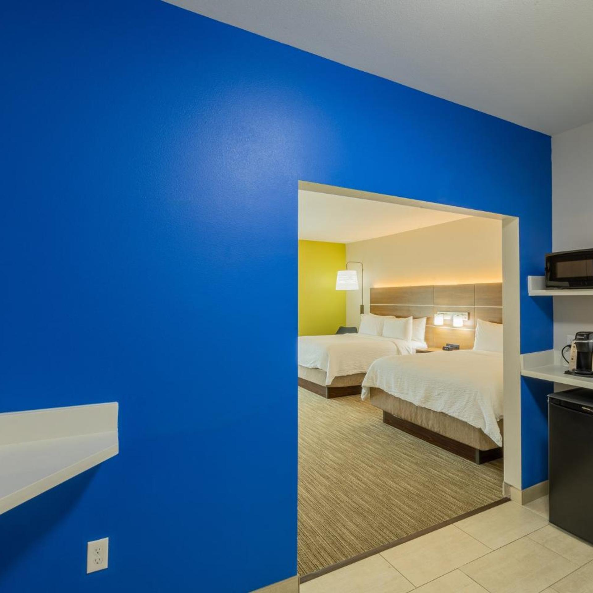 holiday inn express and suites lindale an ihg hotel