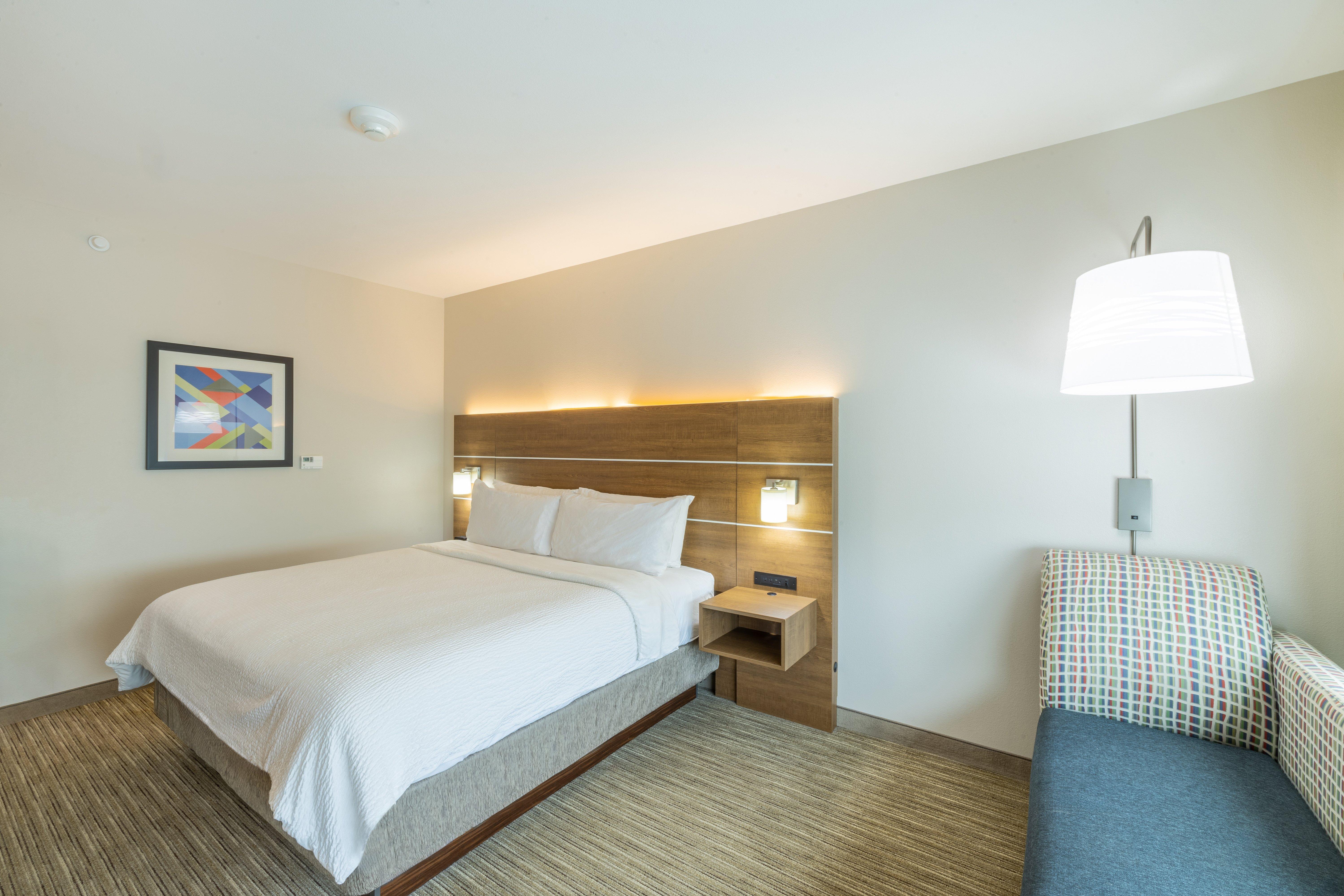 holiday inn express and suites lindale an ihg hotel