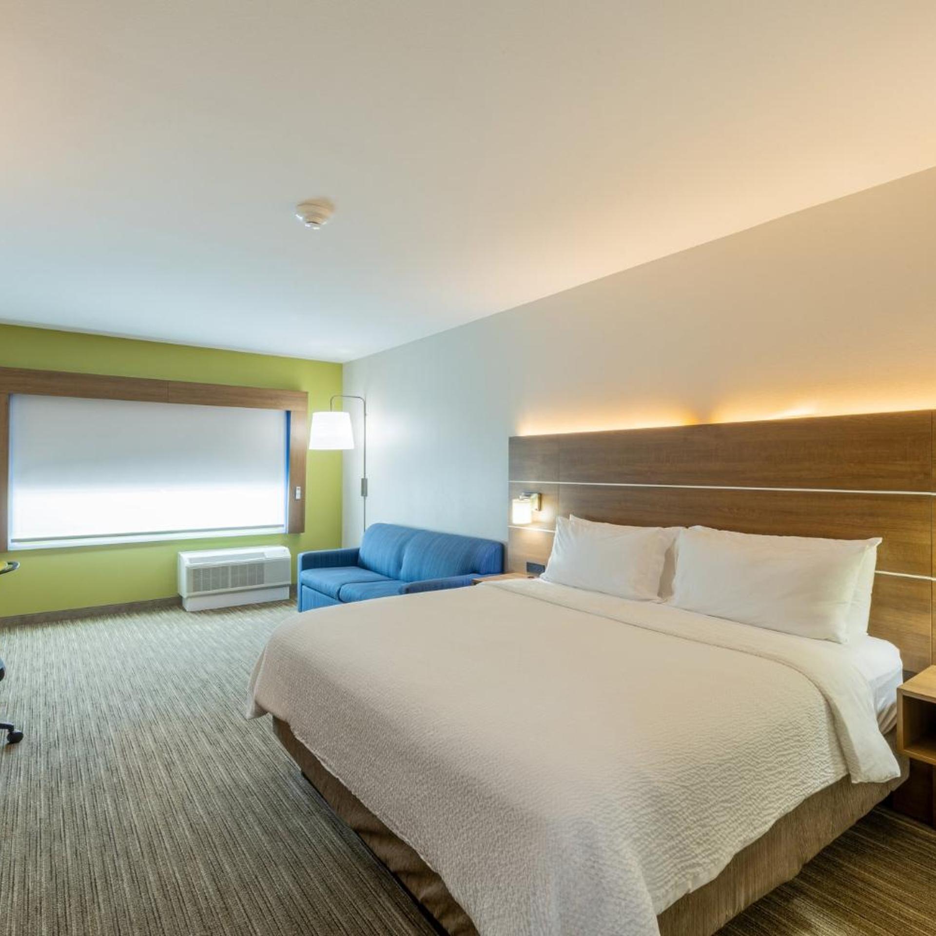 holiday inn express and suites lindale an ihg hotel