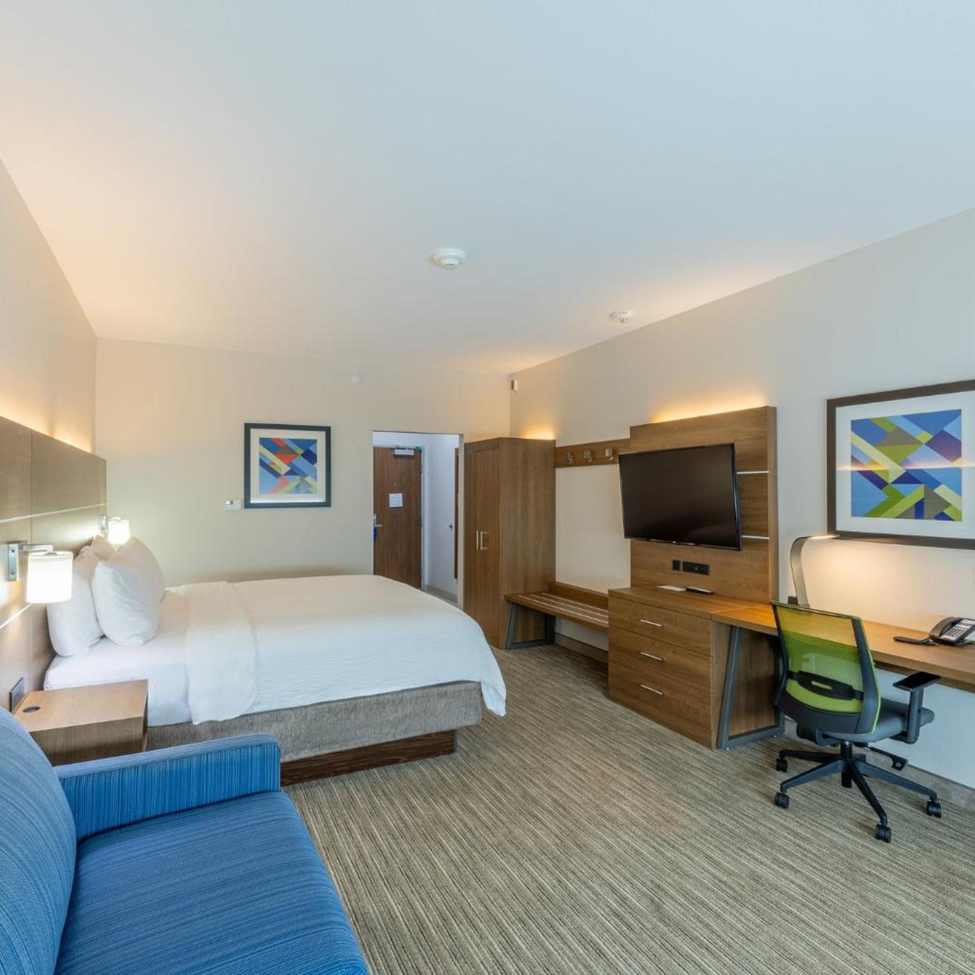 holiday inn express and suites lindale an ihg hotel