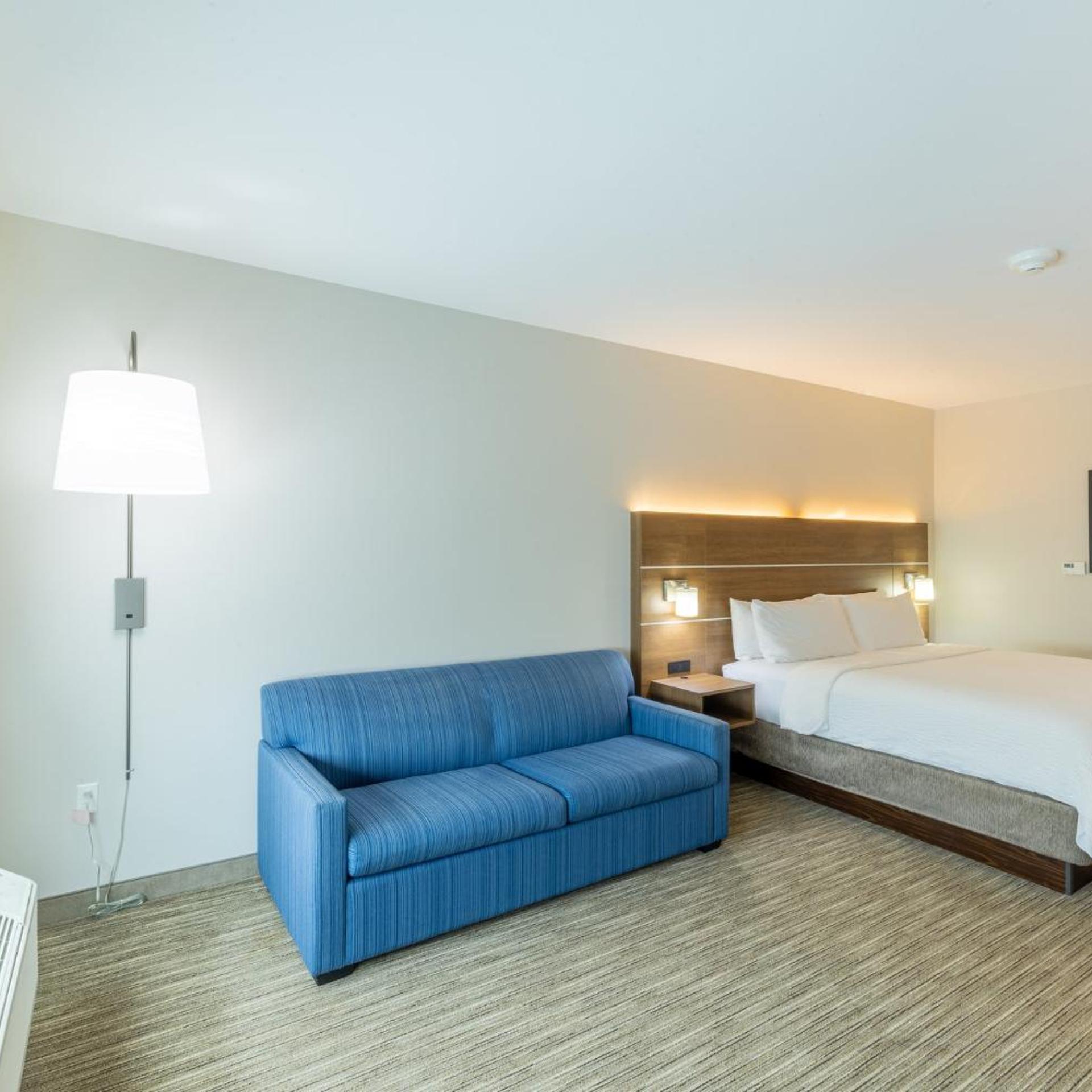 holiday inn express and suites lindale an ihg hotel