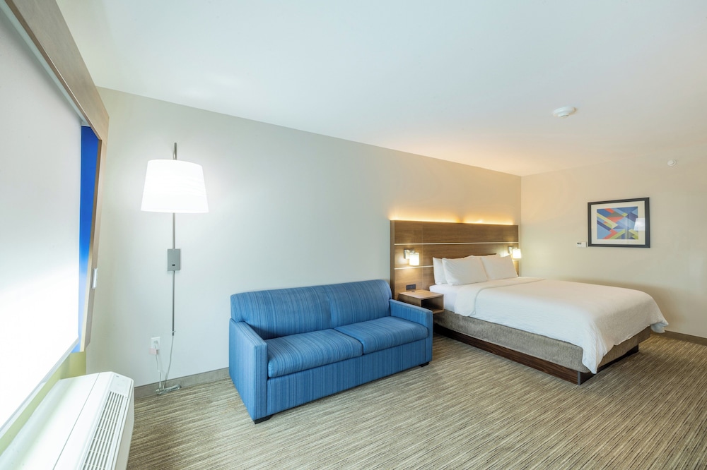 holiday inn express and suites lindale an ihg hotel