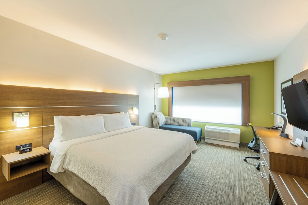 holiday inn express and suites lindale an ihg hotel
