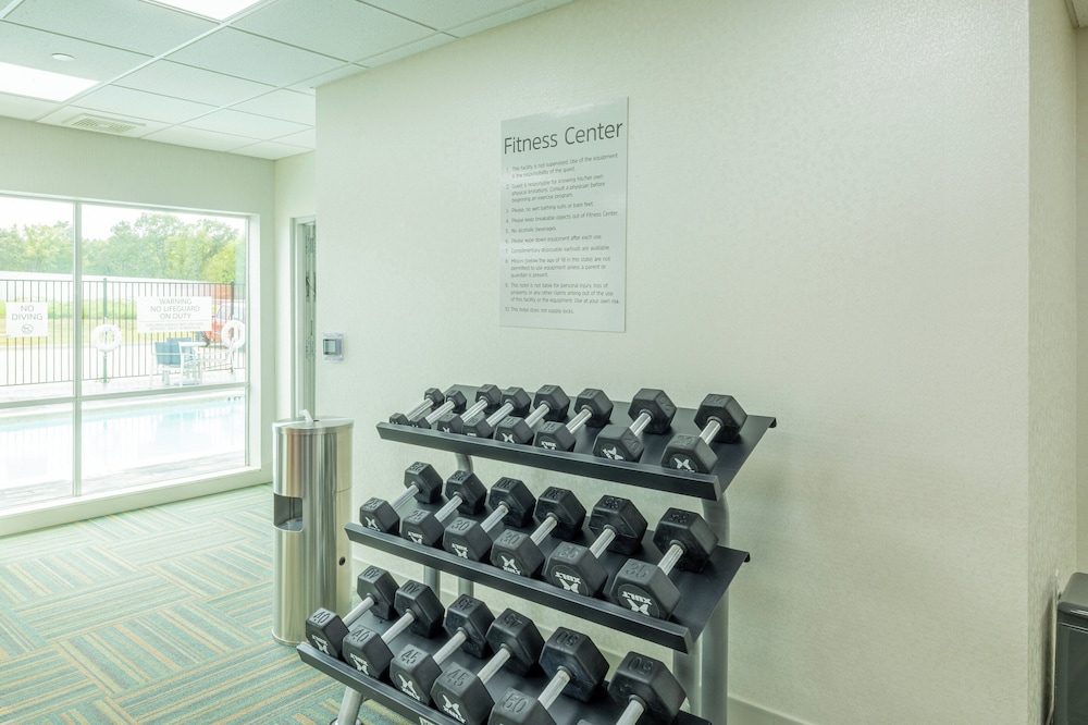 holiday inn express and suites lindale an ihg hotel