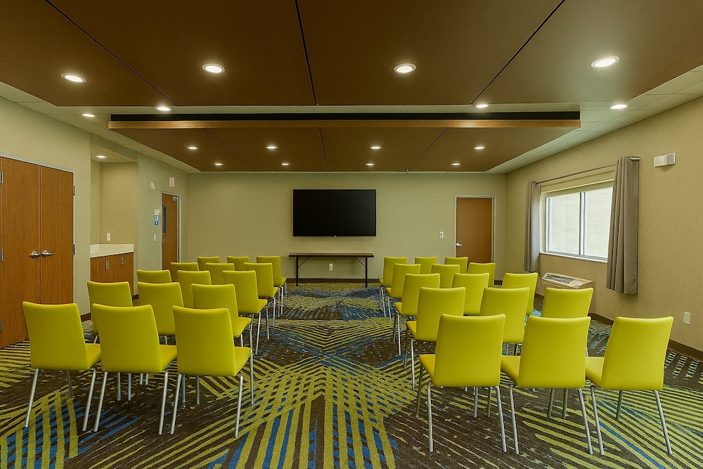 holiday inn express and suites lindale an ihg hotel