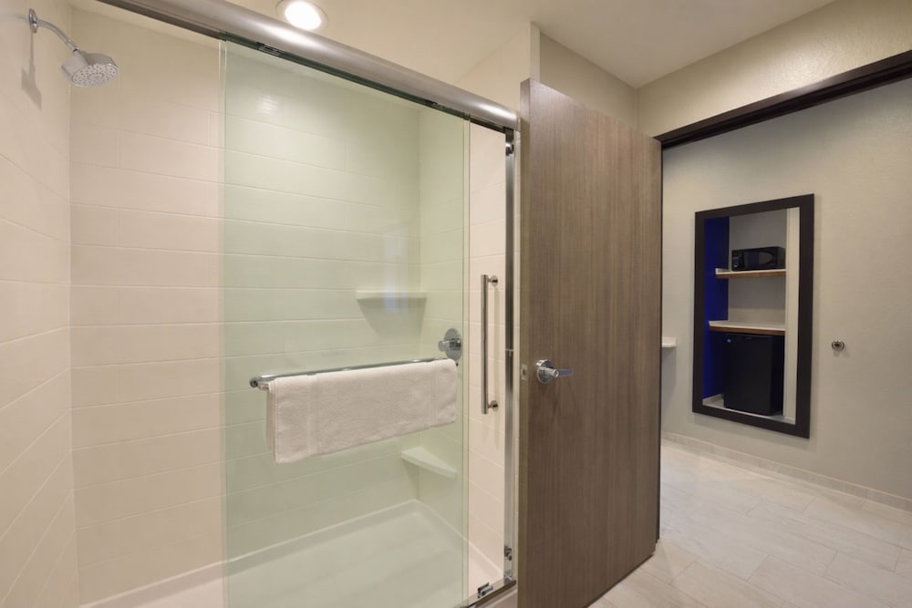 holiday inn express and suites woodlands area an ihg hotel