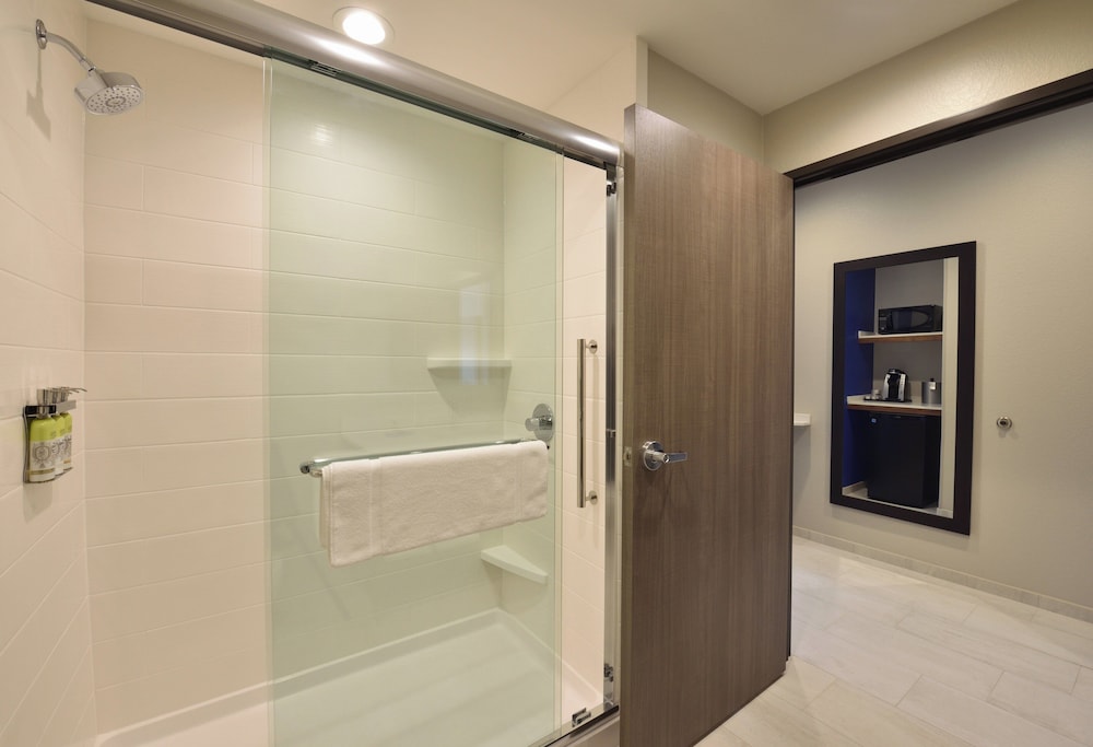 holiday inn express and suites woodlands area an ihg hotel