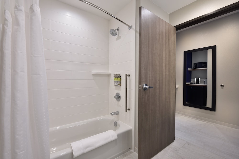 holiday inn express and suites woodlands area an ihg hotel