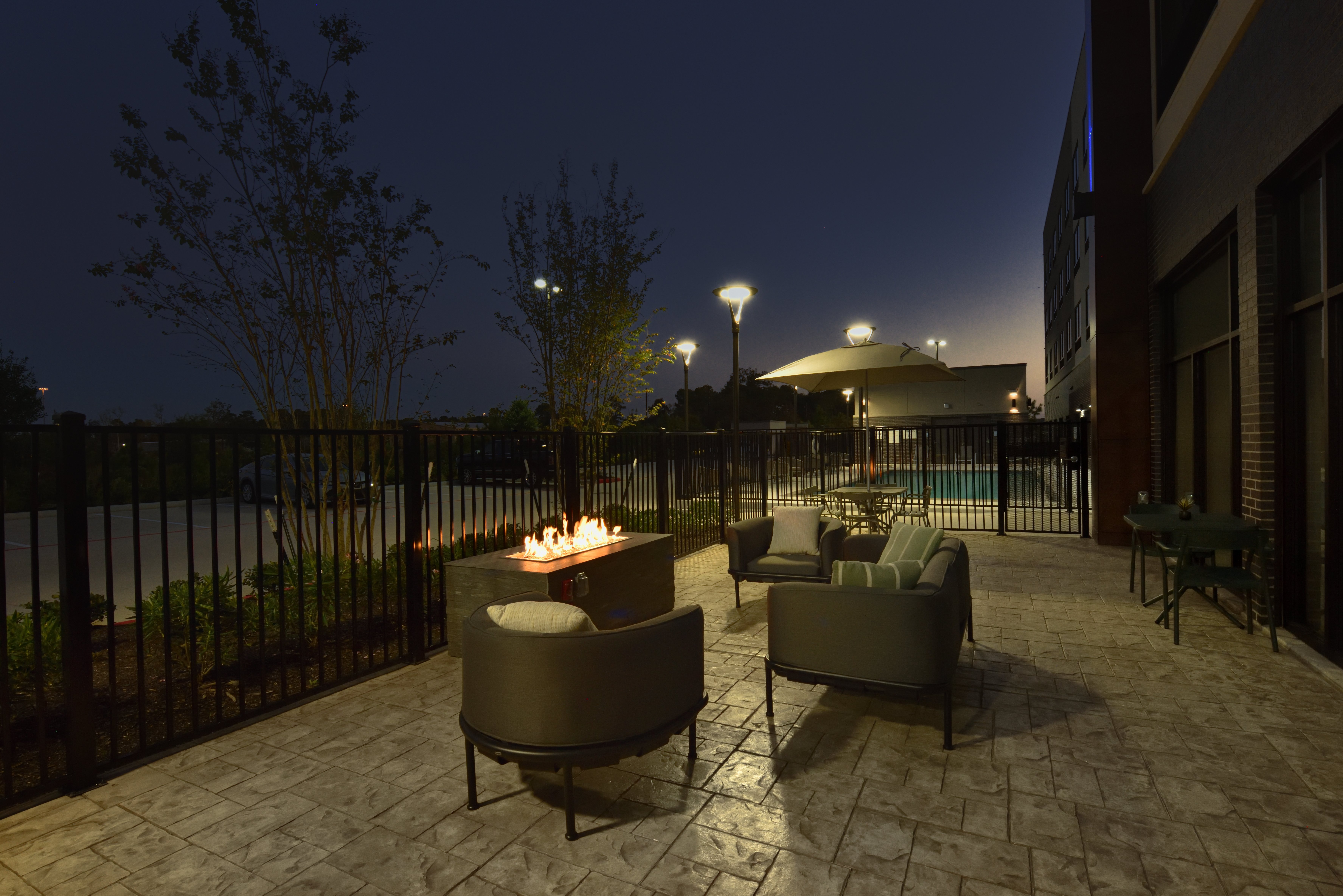 holiday inn express and suites woodlands area an ihg hotel