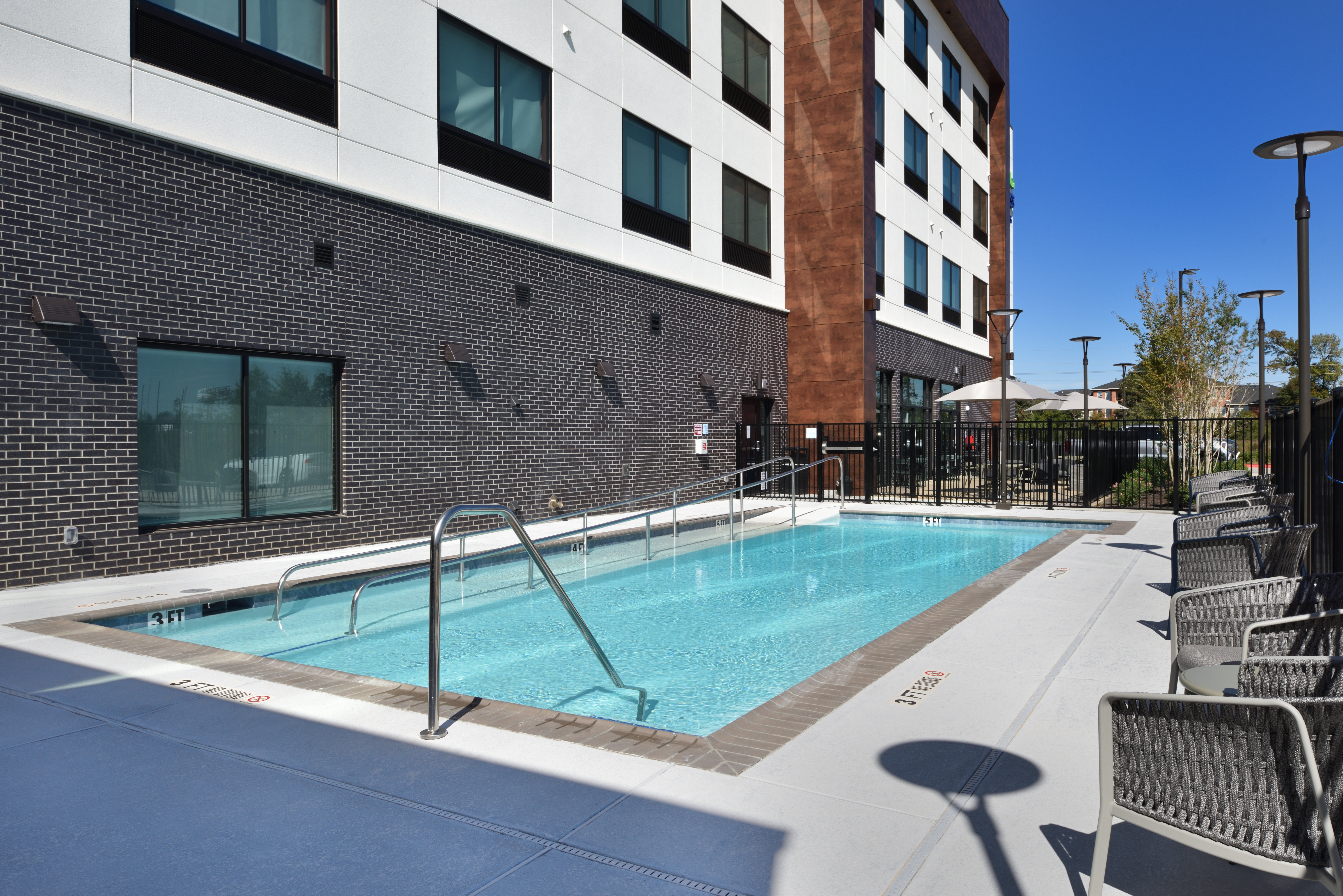 holiday inn express and suites woodlands area an ihg hotel