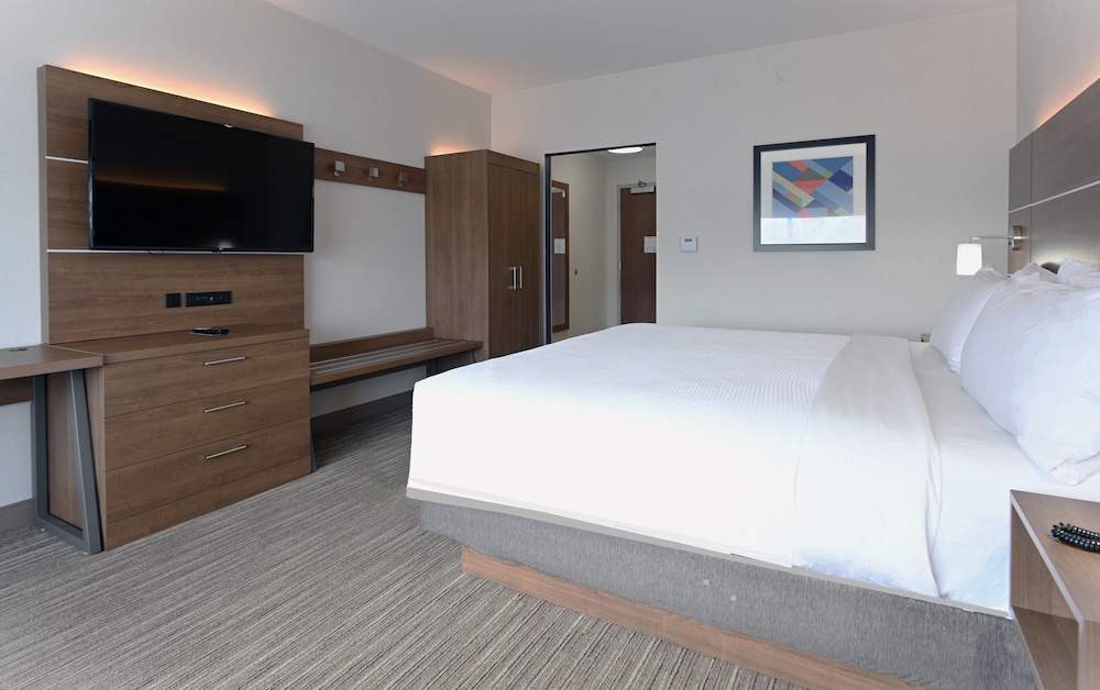 holiday inn express and suites aurora an ihg hotel