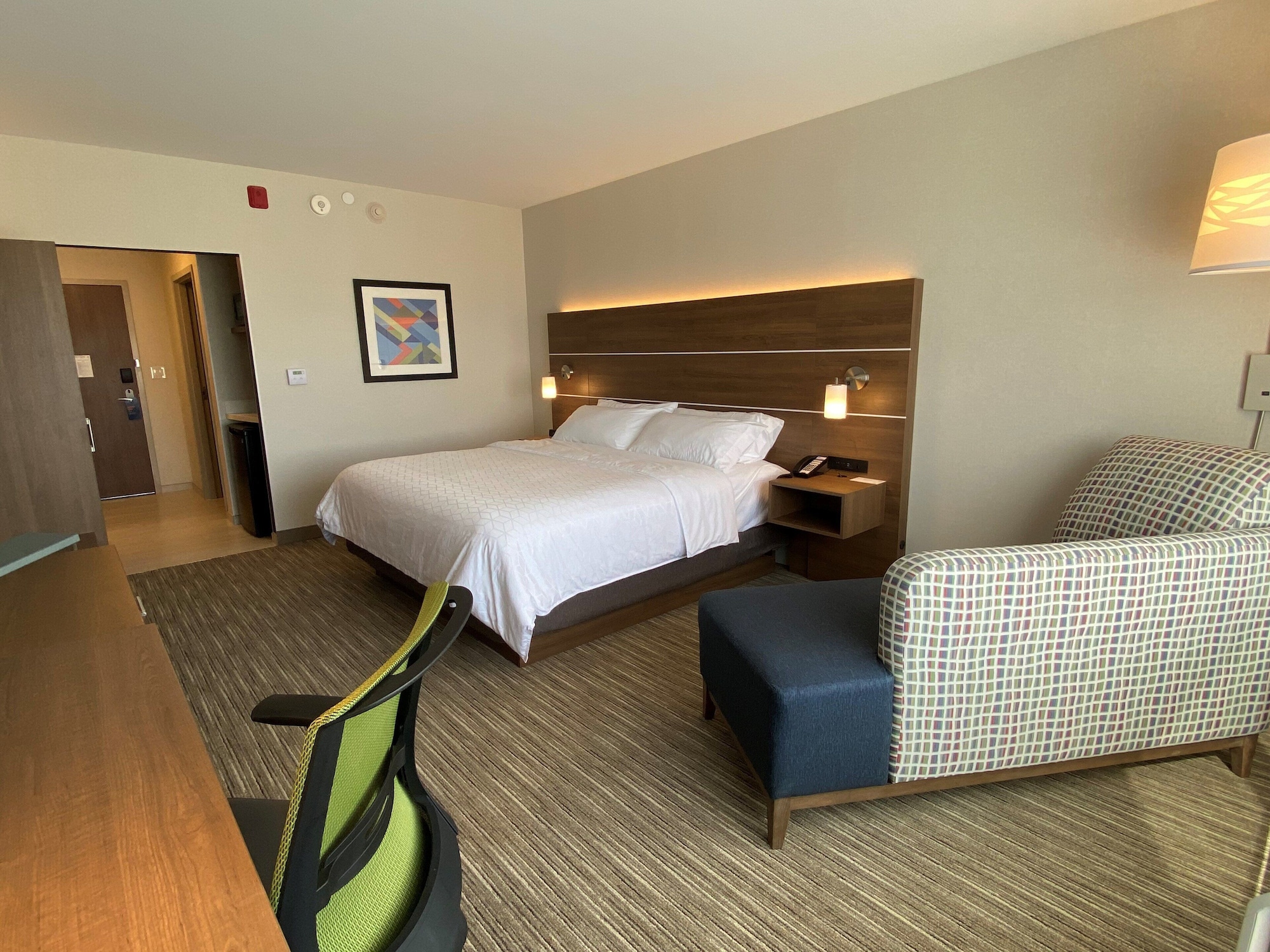 holiday inn express and suites aurora an ihg hotel
