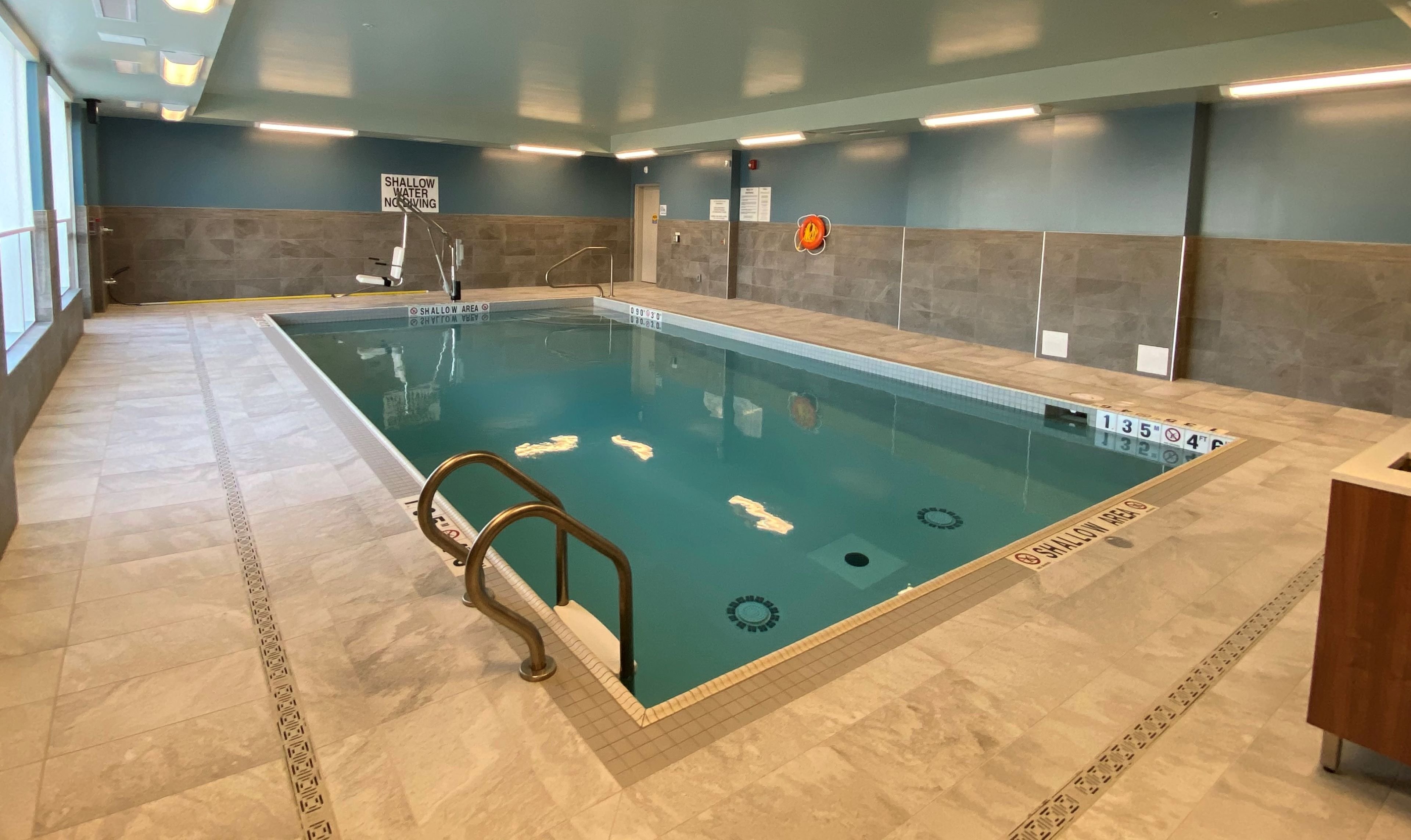 holiday inn express and suites aurora an ihg hotel