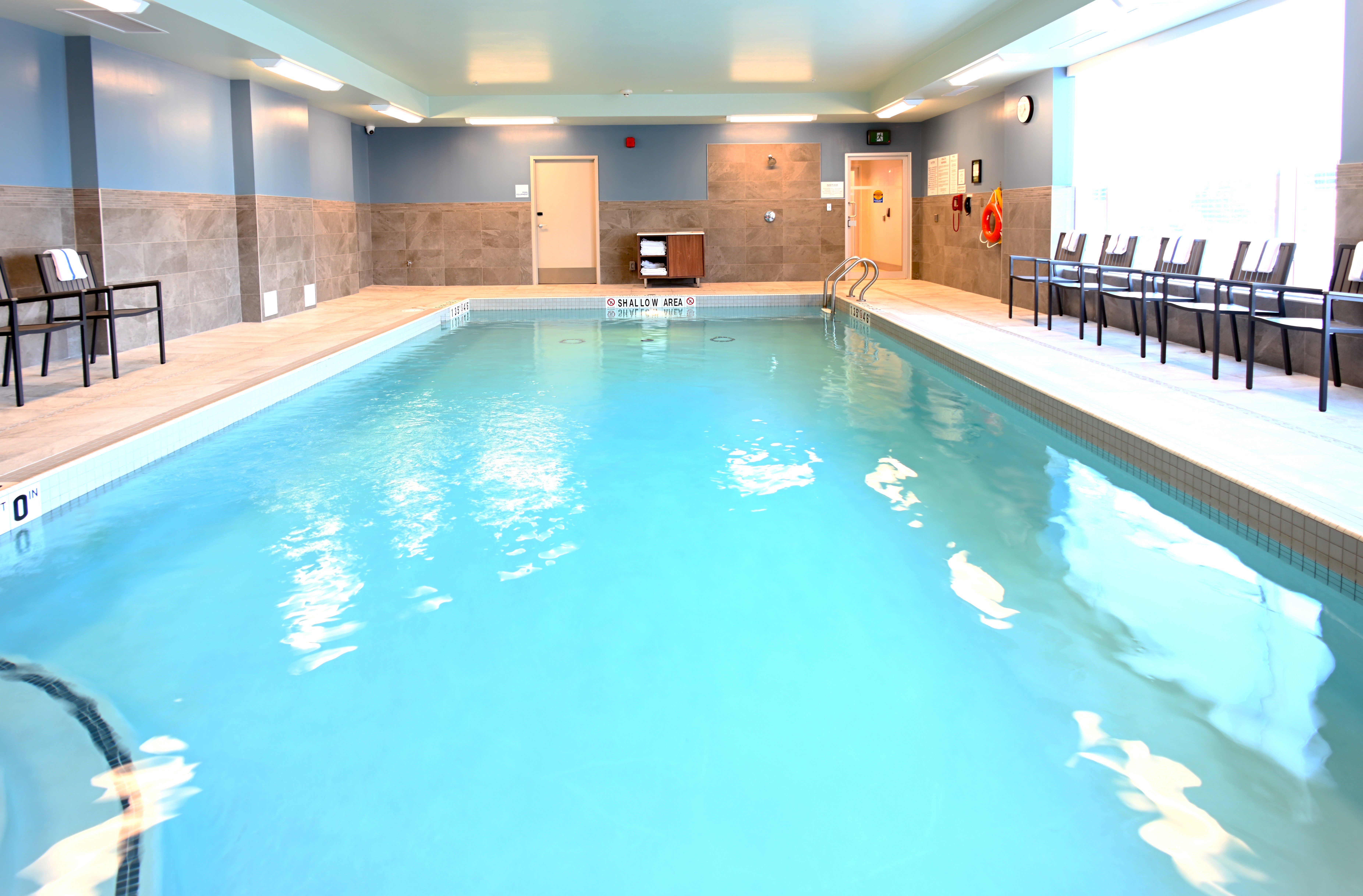 holiday inn express and suites aurora an ihg hotel