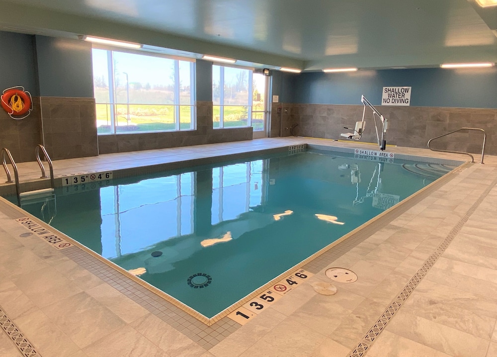 holiday inn express and suites aurora an ihg hotel