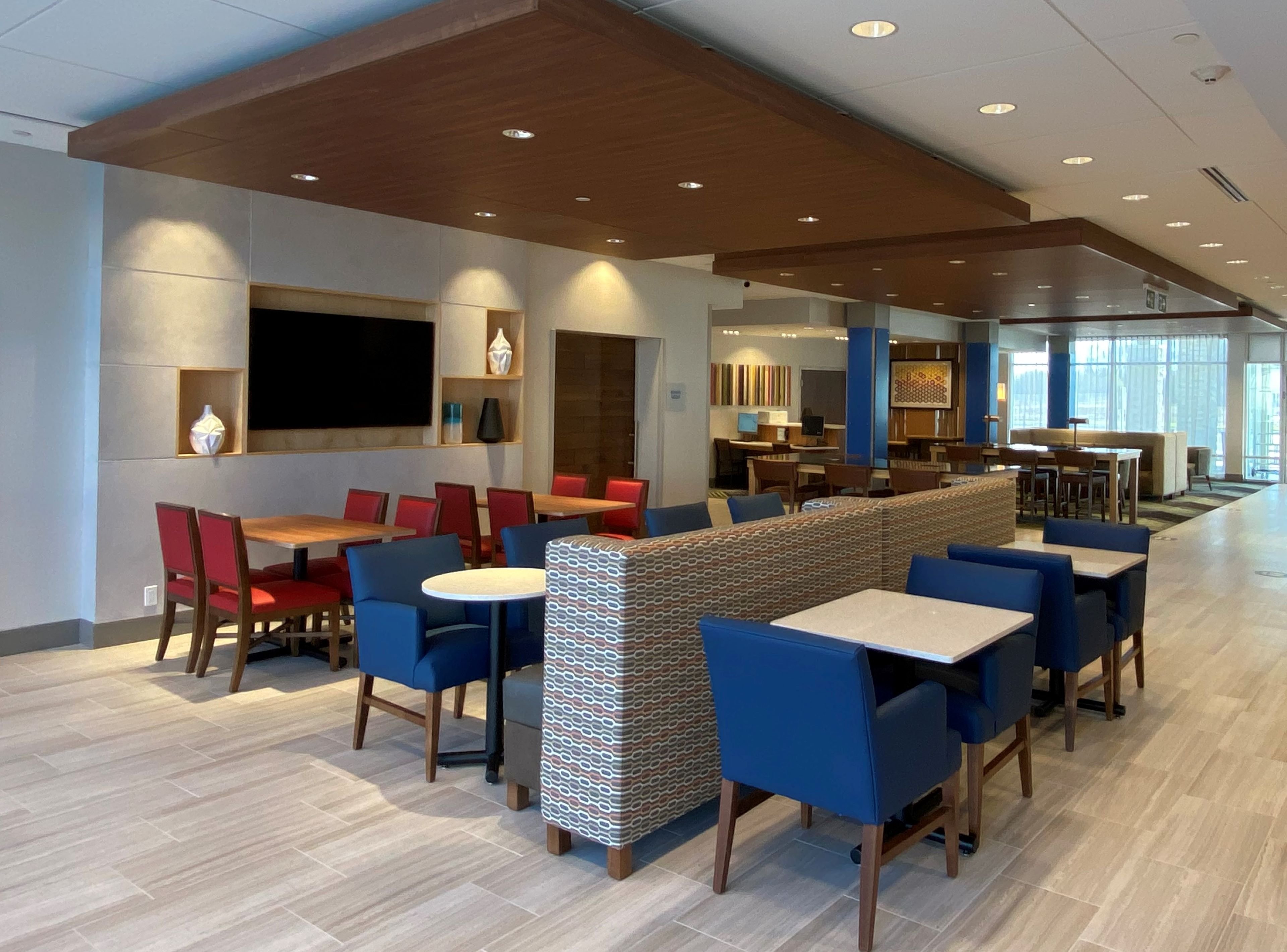 holiday inn express and suites aurora an ihg hotel