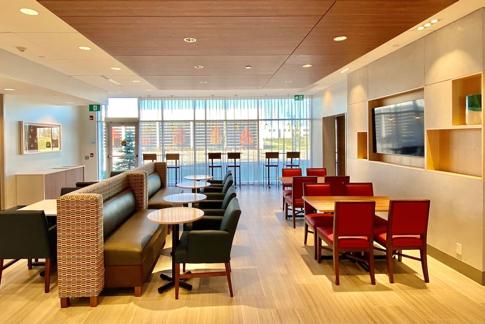 holiday inn express and suites aurora an ihg hotel