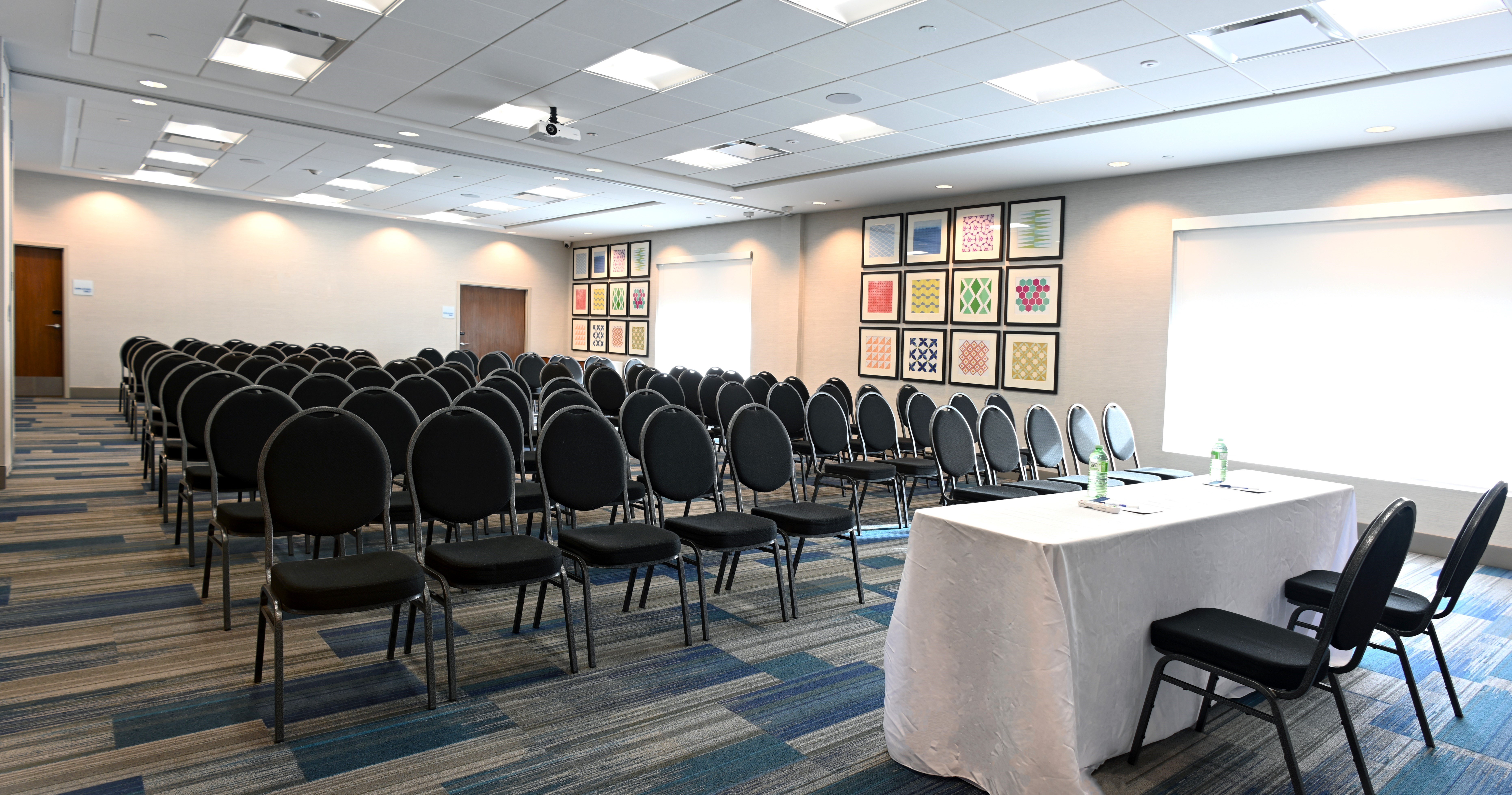 holiday inn express and suites aurora an ihg hotel