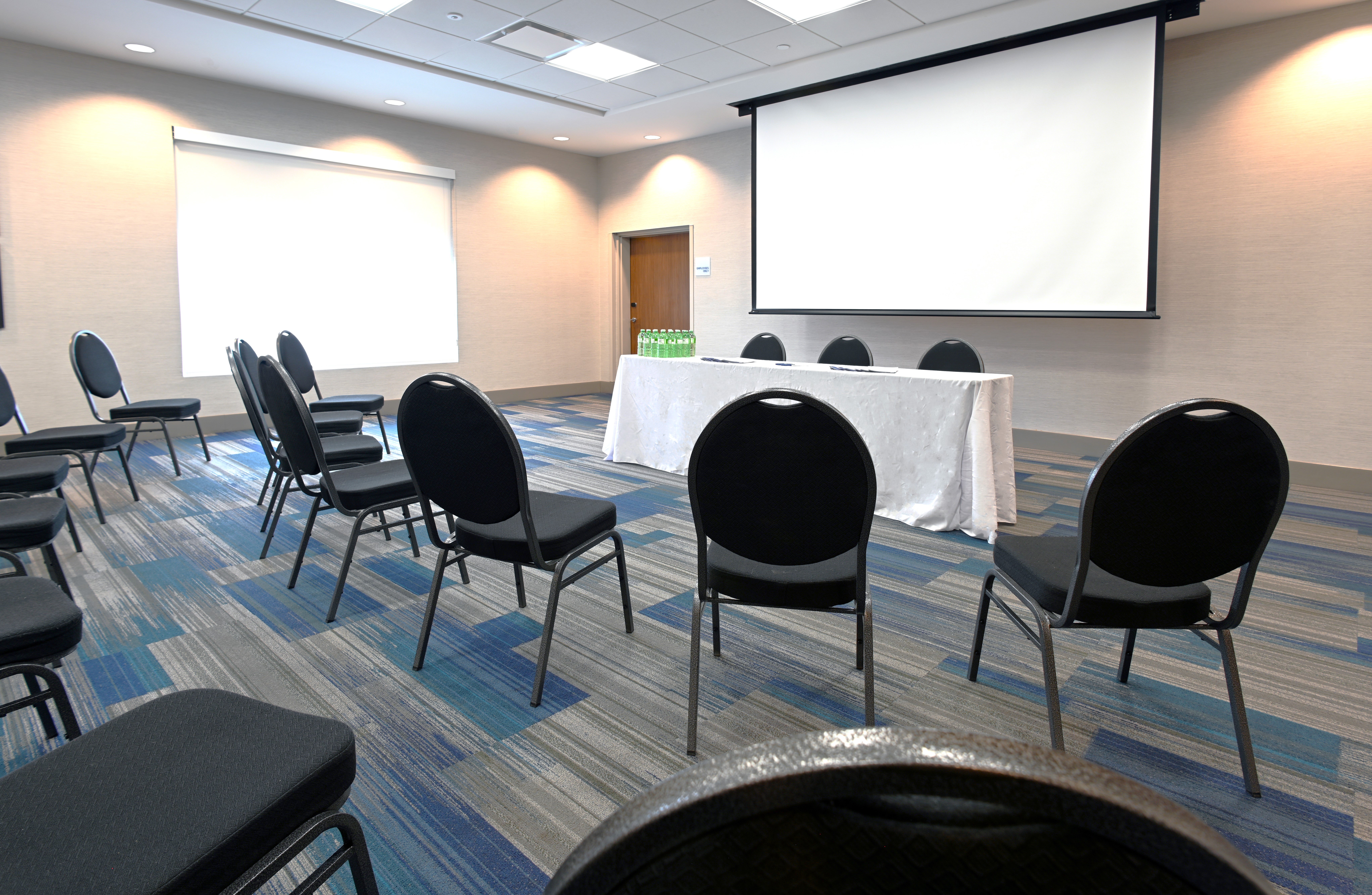 holiday inn express and suites aurora an ihg hotel