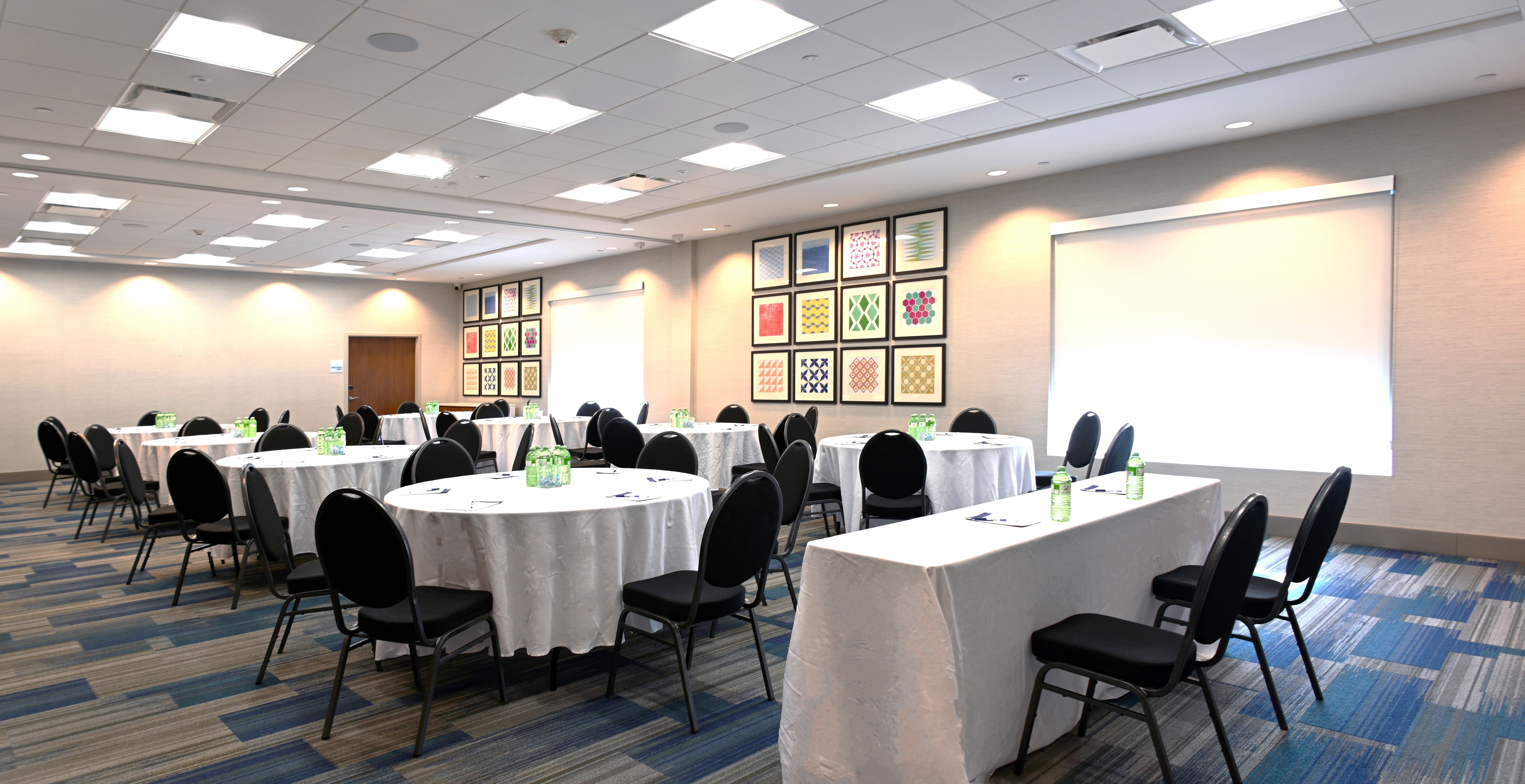 holiday inn express and suites aurora an ihg hotel