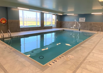 holiday inn express and suites aurora an ihg hotel