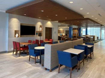 holiday inn express and suites aurora an ihg hotel